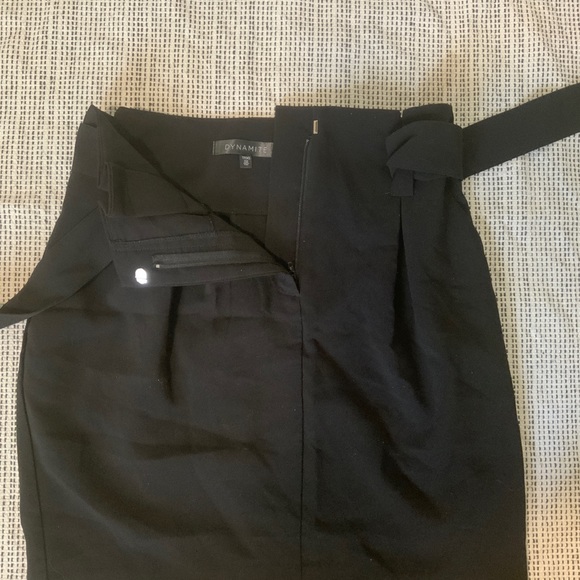 Black Paperbag mini skirt with bow - Picture 3 of 9